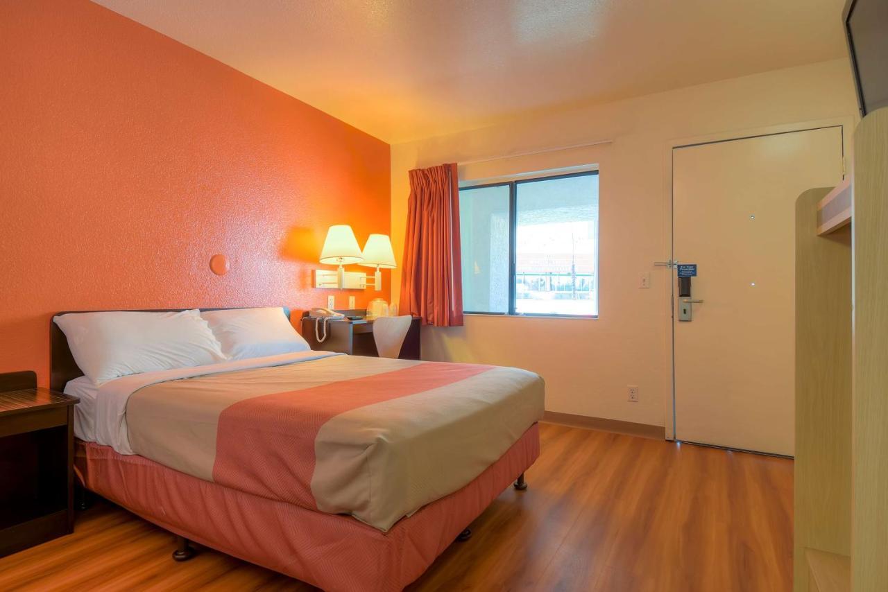 Motel 6-Palm Springs, Ca - Downtown Exterior photo