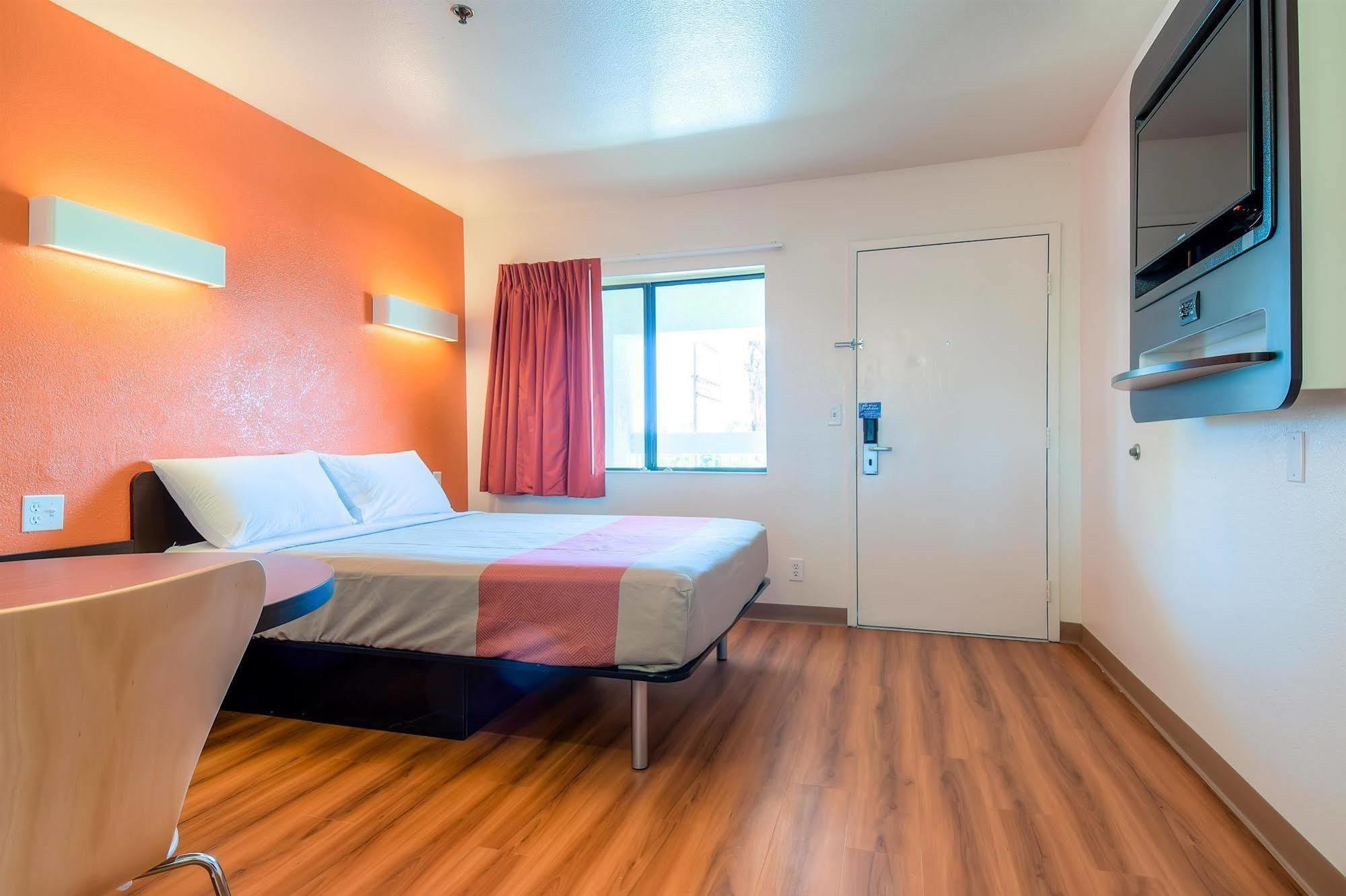Motel 6-Palm Springs, Ca - Downtown Exterior photo