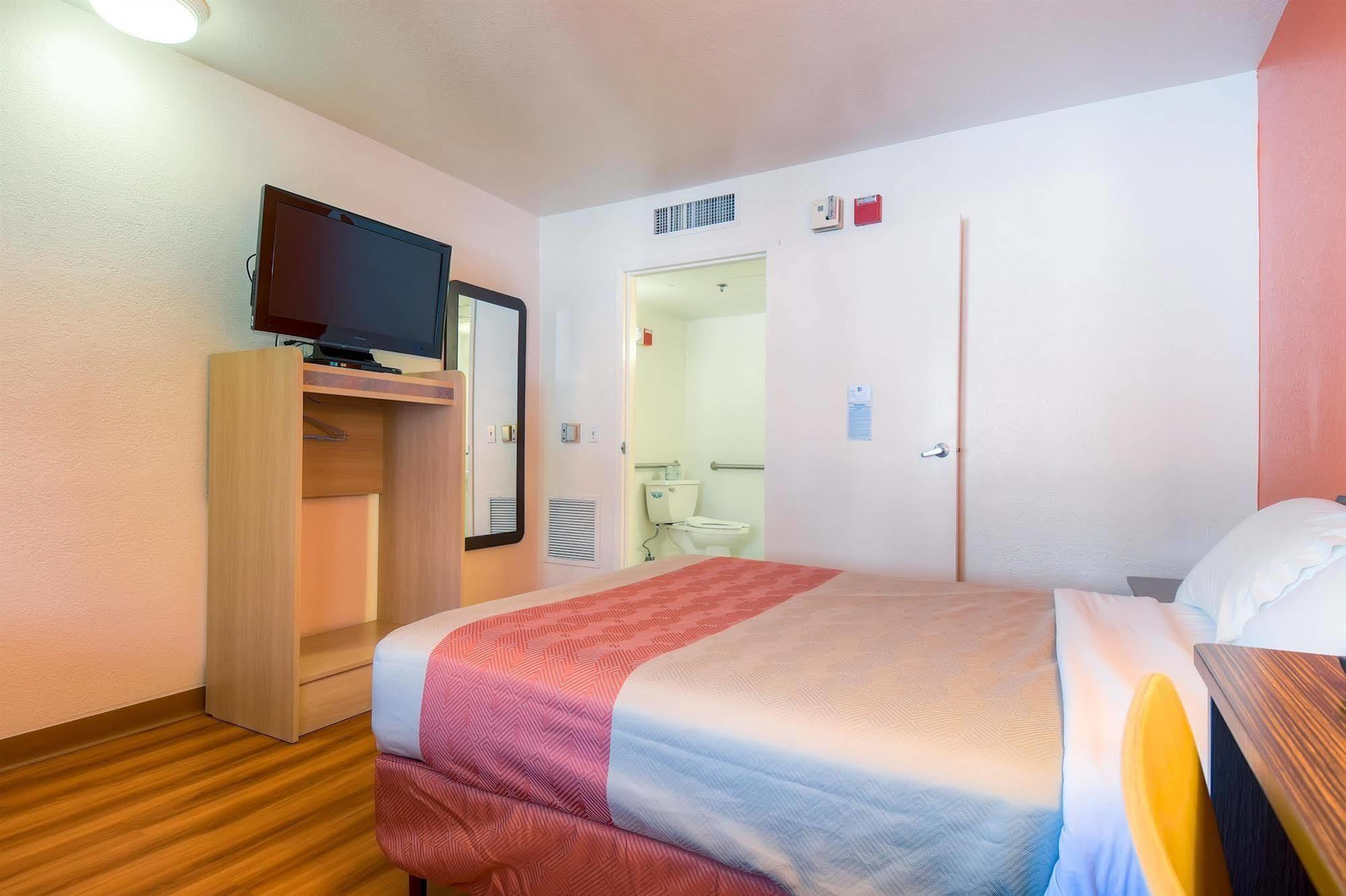 Motel 6-Palm Springs, Ca - Downtown Exterior photo