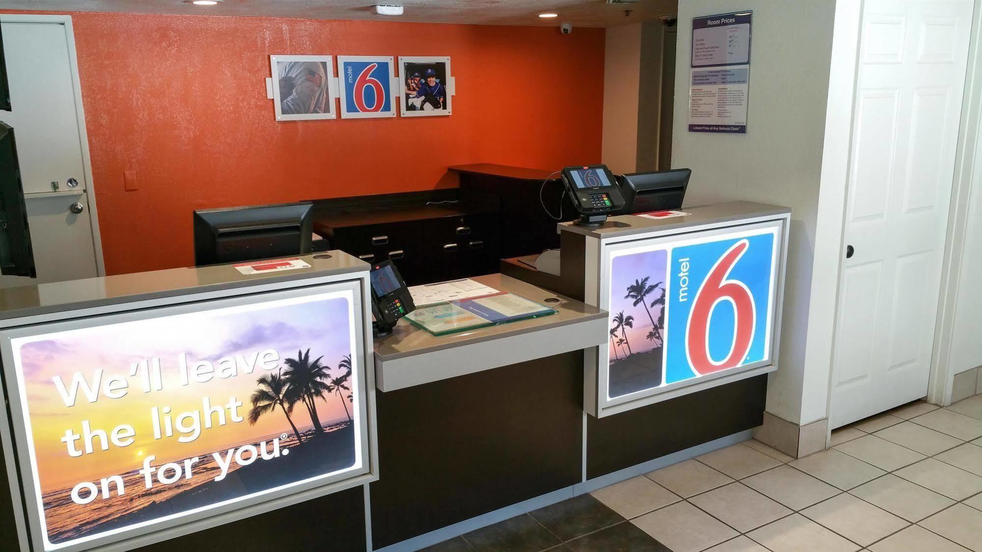 Motel 6-Palm Springs, Ca - Downtown Exterior photo